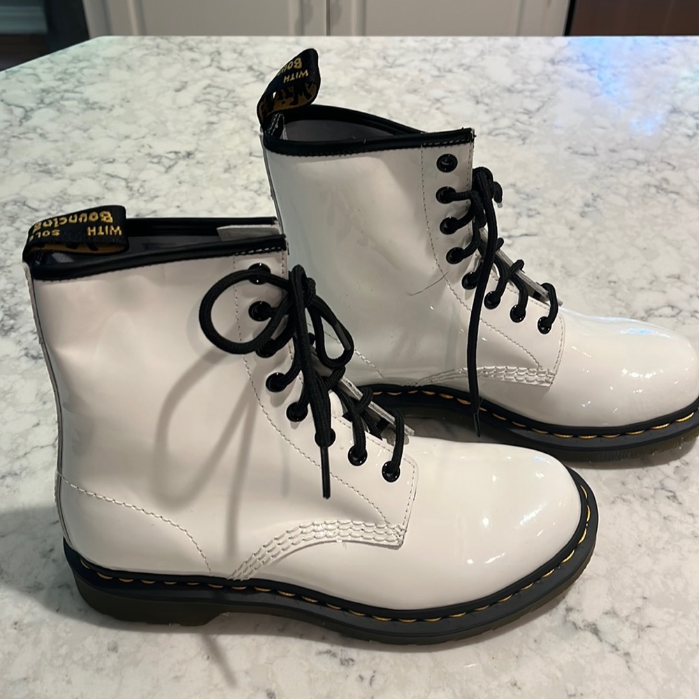 Dr Martens white 1460 women’s smooth leather lace up boots.